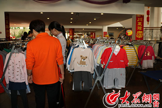 龍口南山韓品特賣(mài)會(huì)火爆開(kāi)啟 日用百貨低至1-5折引市民搶購(gòu)